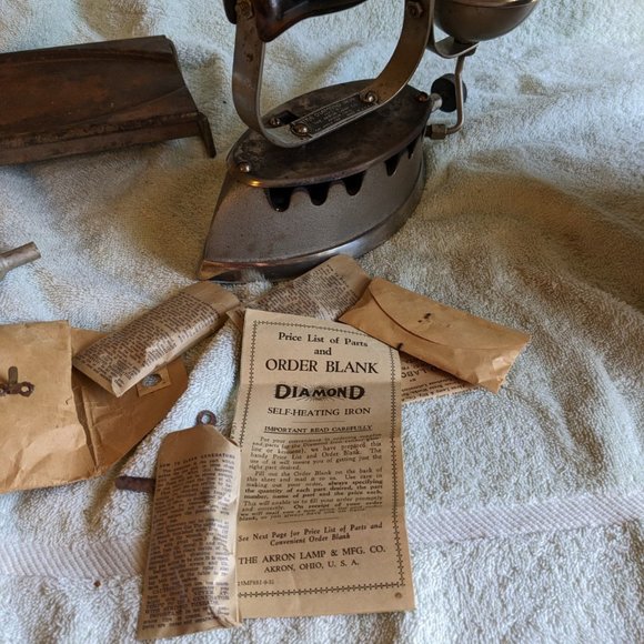 1930 Antique Gas Powered Iron Diamond Akron Lamp Mfg Co with Accessories Rare - Picture 9 of 13